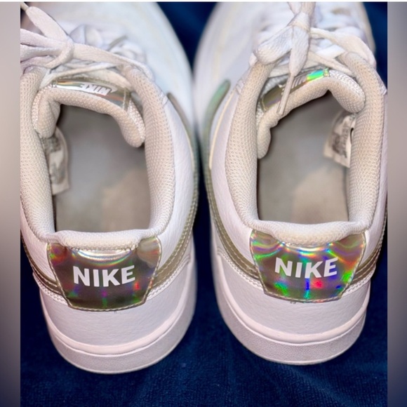 🔥Nike Women's BUY ME 🔥 White Sneakers with Holographic Swoosh 📦 - Picture 4 of 8